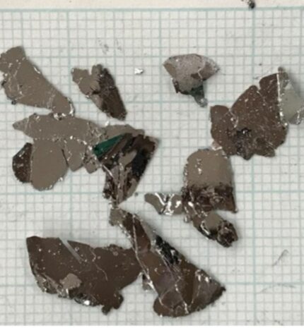 MnBi<sub>2</sub>Te<sub>4</sub>, Mn(Bi<sub>1-x</sub>Sb<sub>x</sub>)<sub>2</sub>Te<sub>4</sub>, MnBi<sub>4</sub>Te<sub>7</sub>, Mn(Bi<sub>1-x</sub>Sb<sub>x</sub>)<sub>4</sub>Te<sub>7</sub>, MnBi<sub>6</sub>Te<sub>10</sub>, MnBi<sub>8</sub>Te<sub>13</sub>, MnBi<sub>10</sub>Te<sub>16</sub><br>(1mm to 5mm)